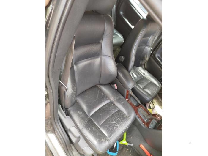 Volvo V70 2.5 TDI Épave (2000, Noir)