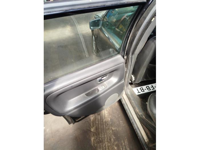 Volvo V70 2.5 TDI Épave (2000, Noir)