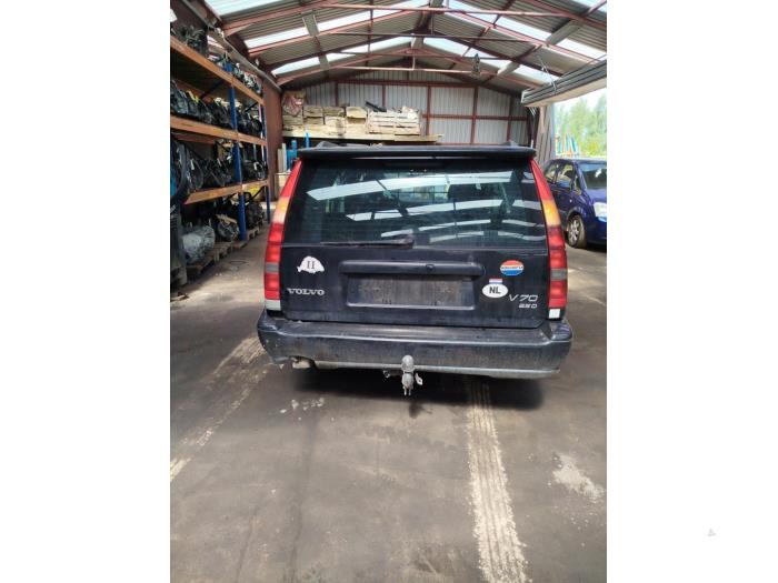 Volvo V70 2.5 TDI Épave (2000, Noir)