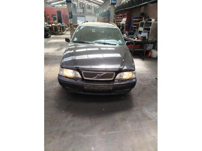 Volvo V70 2.5 TDI Épave (2000, Noir)