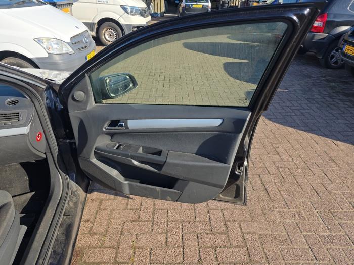 Opel Astra H SW 1.6 16V Twinport Samochód złomowany (2006, Czarny)