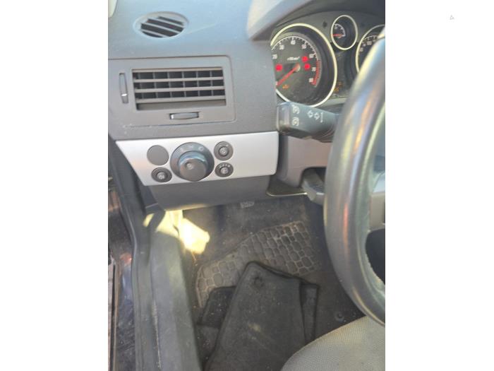 Opel Astra H SW 1.6 16V Twinport Samochód złomowany (2006, Czarny)
