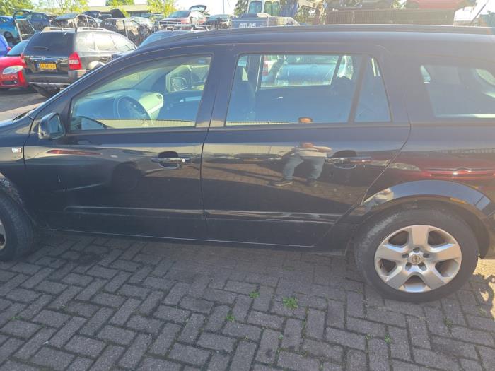 Opel Astra H SW 1.6 16V Twinport Samochód złomowany (2006, Czarny)