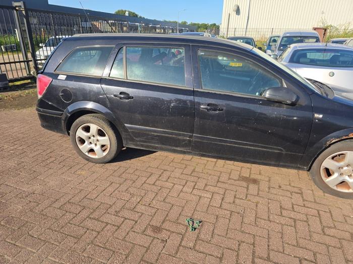 Opel Astra H SW 1.6 16V Twinport Samochód złomowany (2006, Czarny)