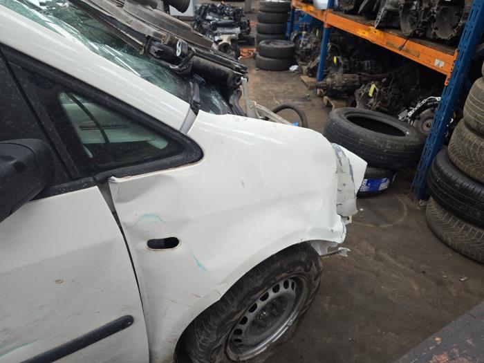 Volkswagen Caddy III 2.0 SDI Samochód złomowany (2005, Bialy)
