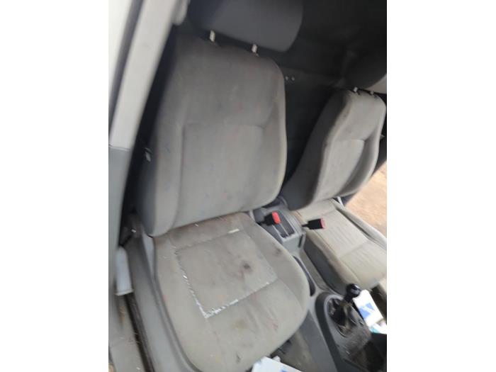 Volkswagen Caddy III 2.0 SDI Samochód złomowany (2005, Bialy)