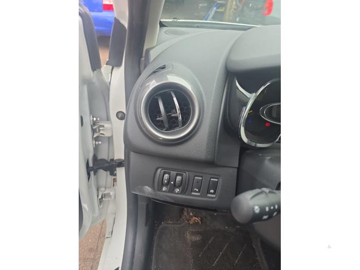Renault Clio IV 0.9 Energy TCE 90 12V Épave (2014, Blanc)