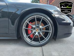 Porsche 911 3.8 24V Carrera 4S Samochód złomowany (2013, Czarny)