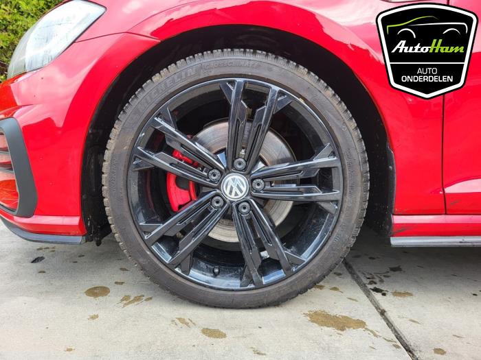 Volkswagen Golf VII 2.0 GTI 16V Performance Package Skrotfordon (2017, ROOD)
