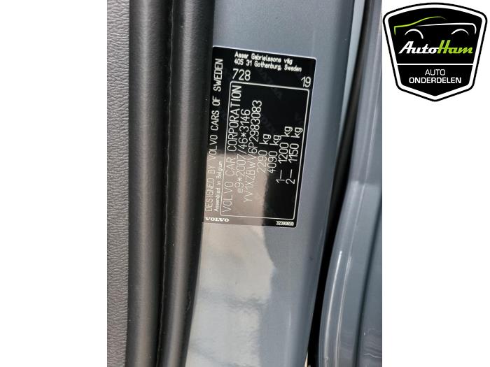 Volvo XC40 1.5 T3 Plug-in Hybrid 12V Épave (2022, Gris)