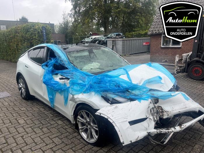 Tesla Model Y Long Range 72kWh Skrotfordon (2023, WIT)