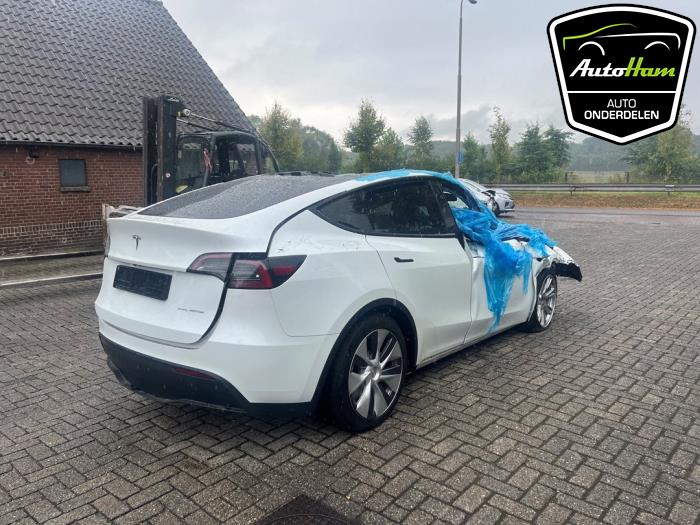 Tesla Model Y Long Range 72kWh Skrotfordon (2023, WIT)