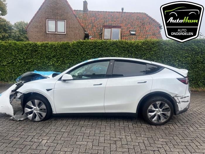 Tesla Model Y Long Range 72kWh Skrotfordon (2023, WIT)