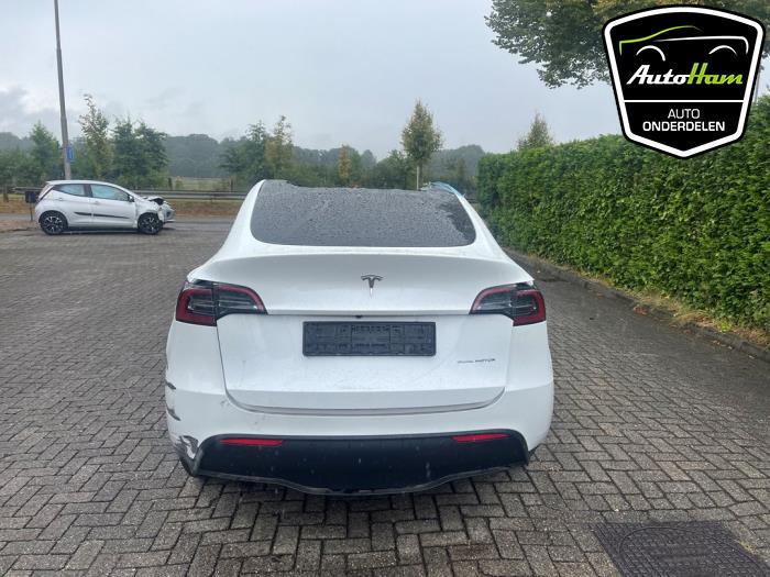 Tesla Model Y Long Range 72kWh Skrotfordon (2023, WIT)