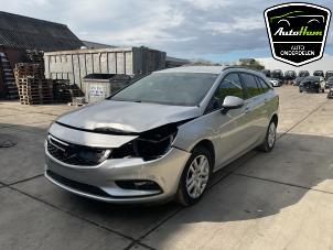 Opel Astra K Sports Tourer 1.0 ECOTEC Direct Injection Turbo 12V Épave (2019, Gris argenté)