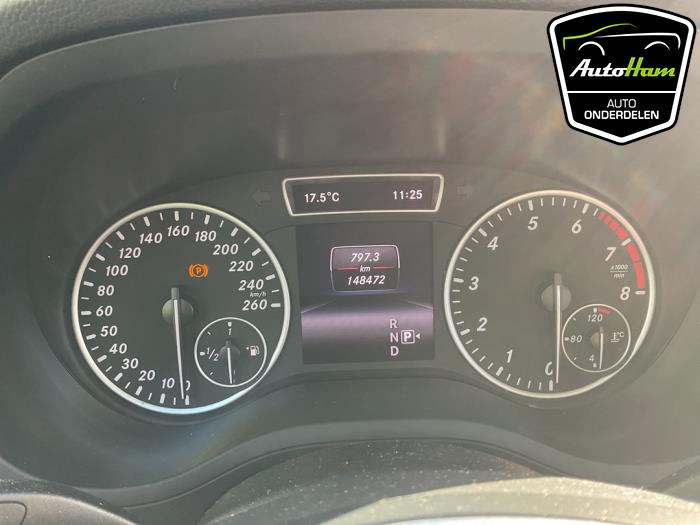 Mercedes B 1.6 B-200 BlueEFFICIENCY Turbo 16V Épave (2014, Gris)