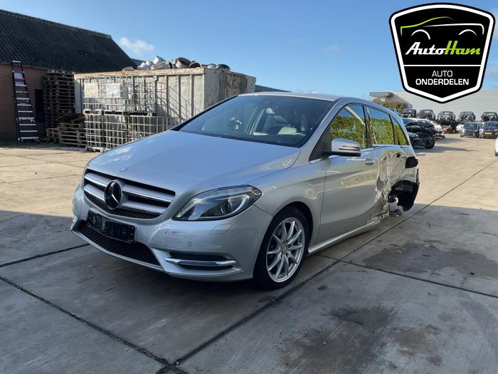 Mercedes B 1.6 B-200 BlueEFFICIENCY Turbo 16V Épave (2014, Gris)