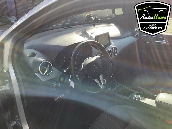Mercedes B 1.6 B-200 BlueEFFICIENCY Turbo 16V Épave (2014, Gris)
