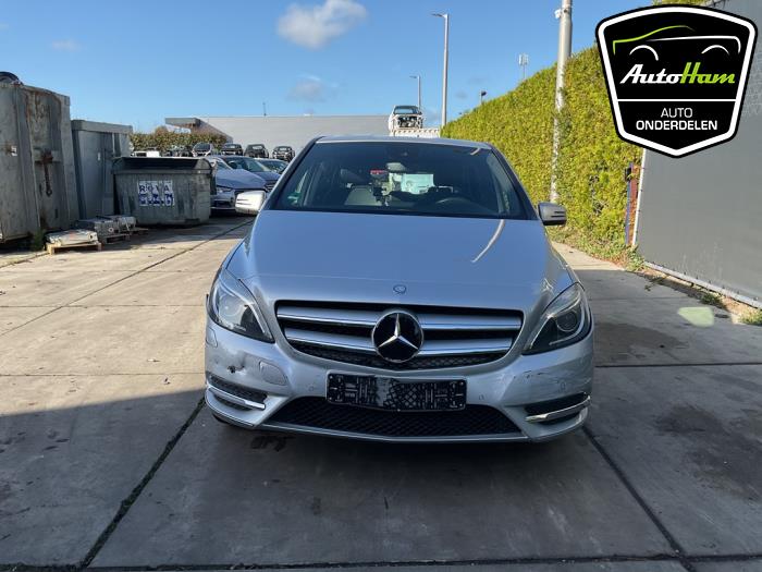 Mercedes B 1.6 B-200 BlueEFFICIENCY Turbo 16V Épave (2014, Gris)