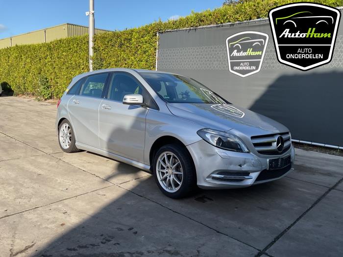 Mercedes B 1.6 B-200 BlueEFFICIENCY Turbo 16V Épave (2014, Gris)