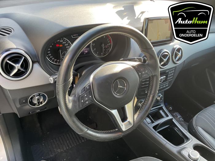 Mercedes B 1.6 B-200 BlueEFFICIENCY Turbo 16V Épave (2014, Gris)