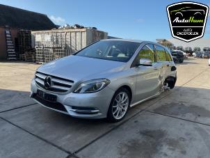 Mercedes B 1.6 B-200 BlueEFFICIENCY Turbo 16V Épave (2014, Gris)