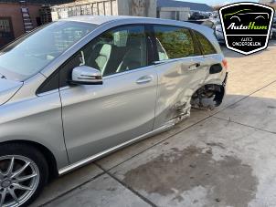 Mercedes B 1.6 B-200 BlueEFFICIENCY Turbo 16V Épave (2014, Gris)
