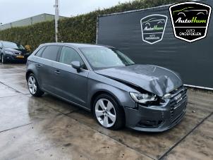 Audi A3 Sportback 1.4 TFSI 16V Épave (2015, Foncé, Gris)