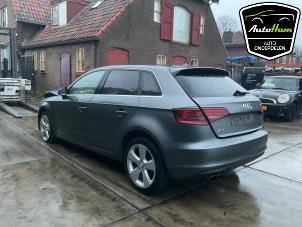 Audi A3 Sportback 1.4 TFSI 16V Épave (2015, Foncé, Gris)