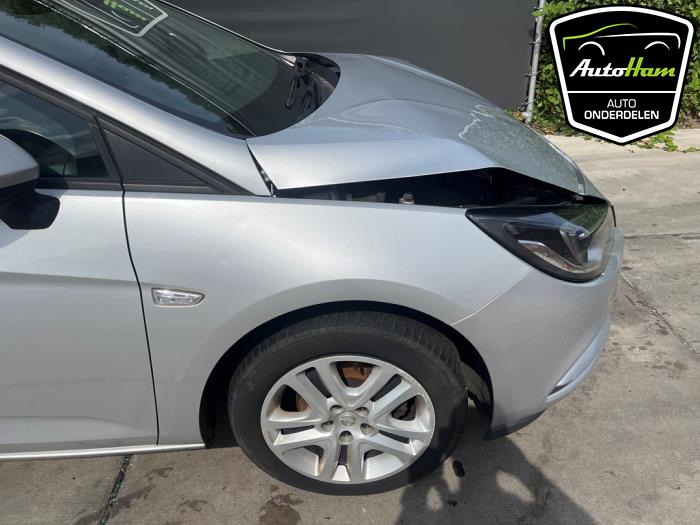 Opel Astra K 1.6 CDTI 110 16V Épave (2018, Gris argenté)