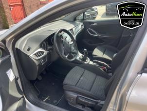 Opel Astra K 1.6 CDTI 110 16V Épave (2018, Gris argenté)