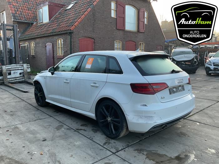 Audi A3 Sportback 1.6 TDI Ultra 16V Épave (2015, Blanc)