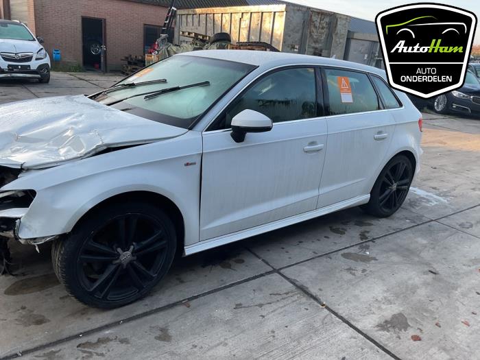 Audi A3 Sportback 1.6 TDI Ultra 16V Épave (2015, Blanc)