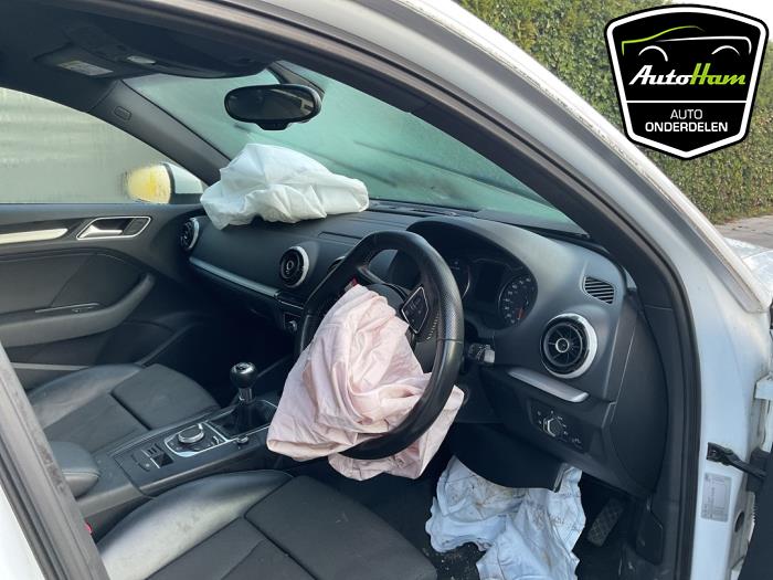 Audi A3 Sportback 1.6 TDI Ultra 16V Épave (2015, Blanc)