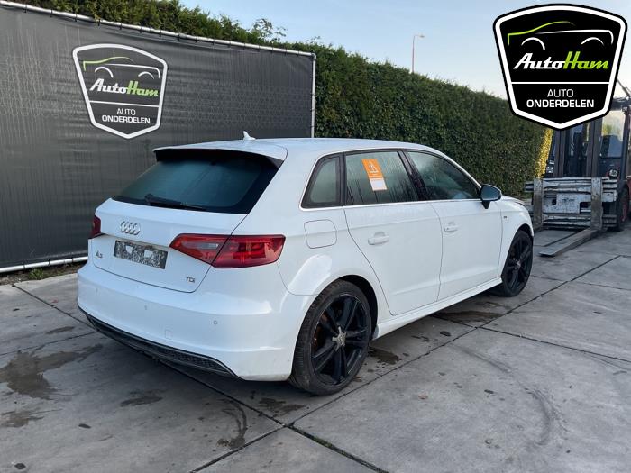 Audi A3 Sportback 1.6 TDI Ultra 16V Épave (2015, Blanc)