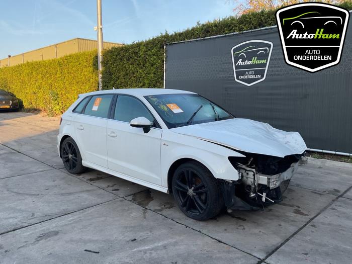 Audi A3 Sportback 1.6 TDI Ultra 16V Épave (2015, Blanc)