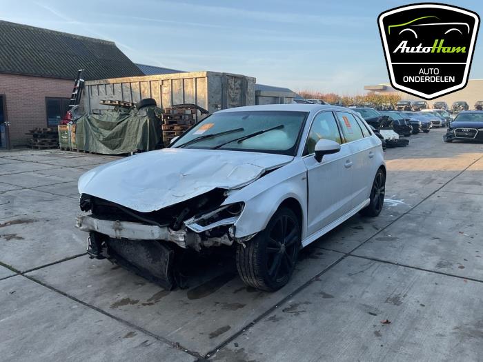 Audi A3 Sportback 1.6 TDI Ultra 16V Épave (2015, Blanc)
