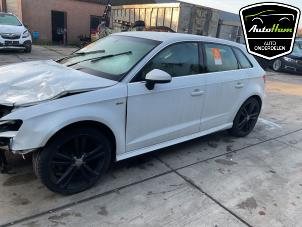 Audi A3 Sportback 1.6 TDI Ultra 16V Épave (2015, Blanc)