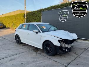 Audi A3 Sportback 1.6 TDI Ultra 16V Épave (2015, Blanc)