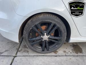 Audi A3 Sportback 1.6 TDI Ultra 16V Épave (2015, Blanc)