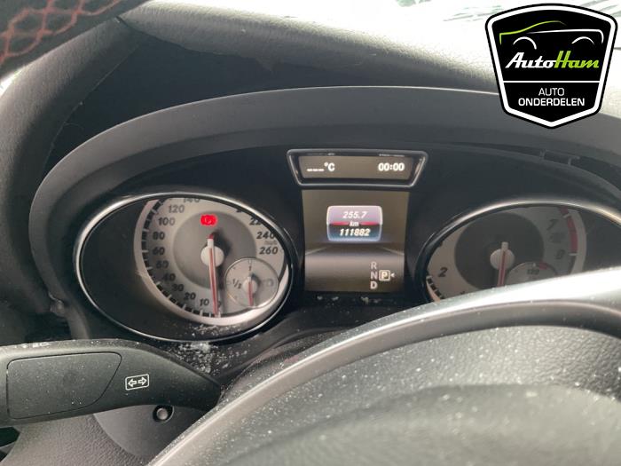 Mercedes CLA 1.6 CLA-180 16V Épave (2016, Gris)