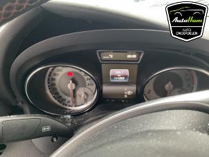 Mercedes CLA 1.6 CLA-180 16V Épave (2016, Gris)