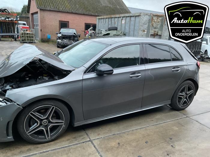 Mercedes A 1.3 A-180 Turbo 16V Épave (2019, Gris)