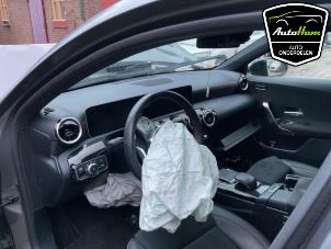 Mercedes A 1.3 A-180 Turbo 16V Épave (2019, Gris)