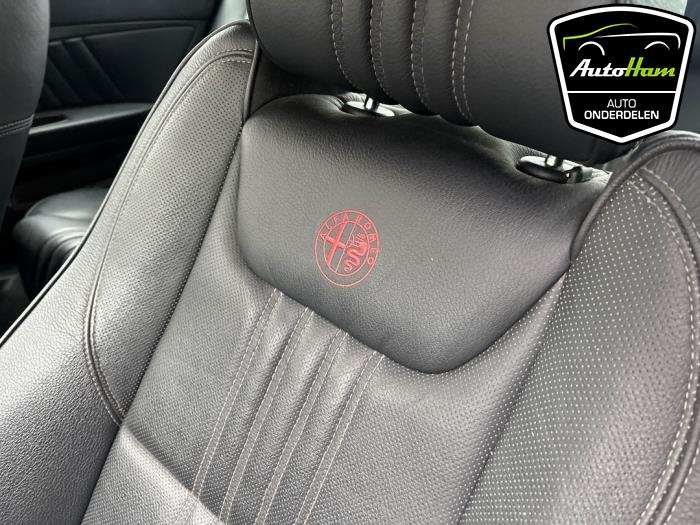 Alfa Romeo 159 3.2 JTS V6 24V Q4 Épave (2008, Noir)
