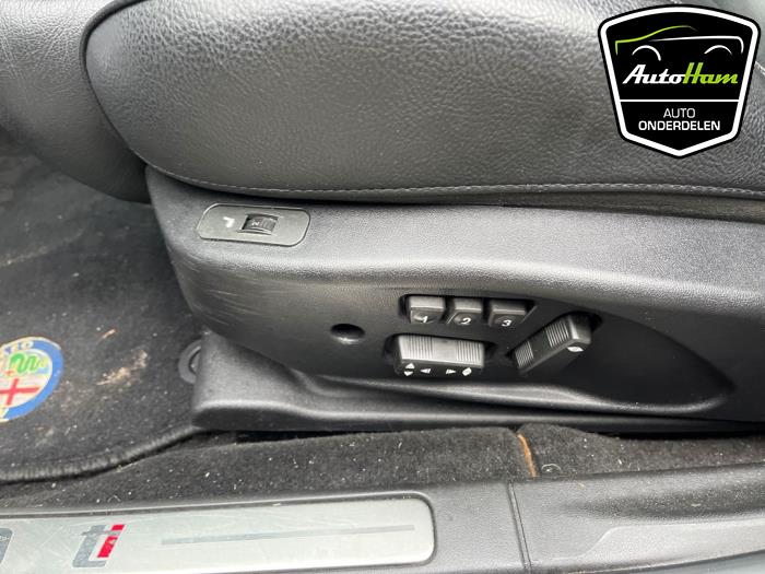 Alfa Romeo 159 3.2 JTS V6 24V Q4 Épave (2008, Noir)