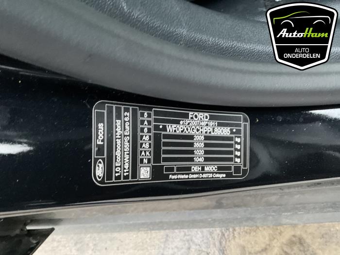 Ford Focus 4 Wagon 1.0 EcoBoost 12V Hybrid 155 Samochód złomowany (2023, Czarny)