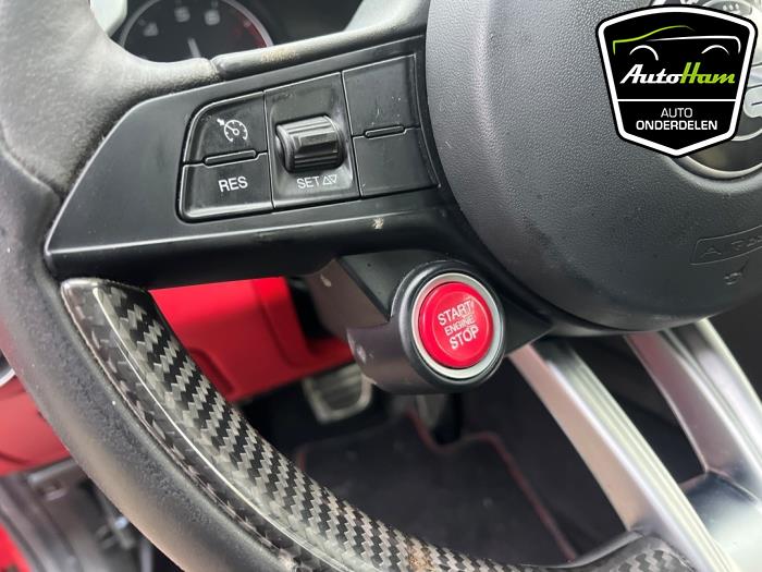 Alfa Romeo Giulia 2.9 Bi-Turbo V6 24V Quadrifoglio Verde Épave (2017, Rouge)