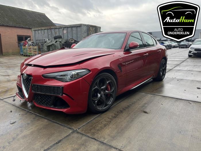 Alfa Romeo Giulia 2.9 Bi-Turbo V6 24V Quadrifoglio Verde Épave (2017, Rouge)