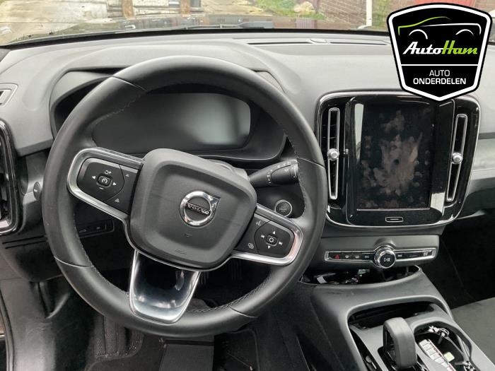 Volvo XC40 1.5 T5 Plug-in Hybrid 16V Épave (2023, Noir)